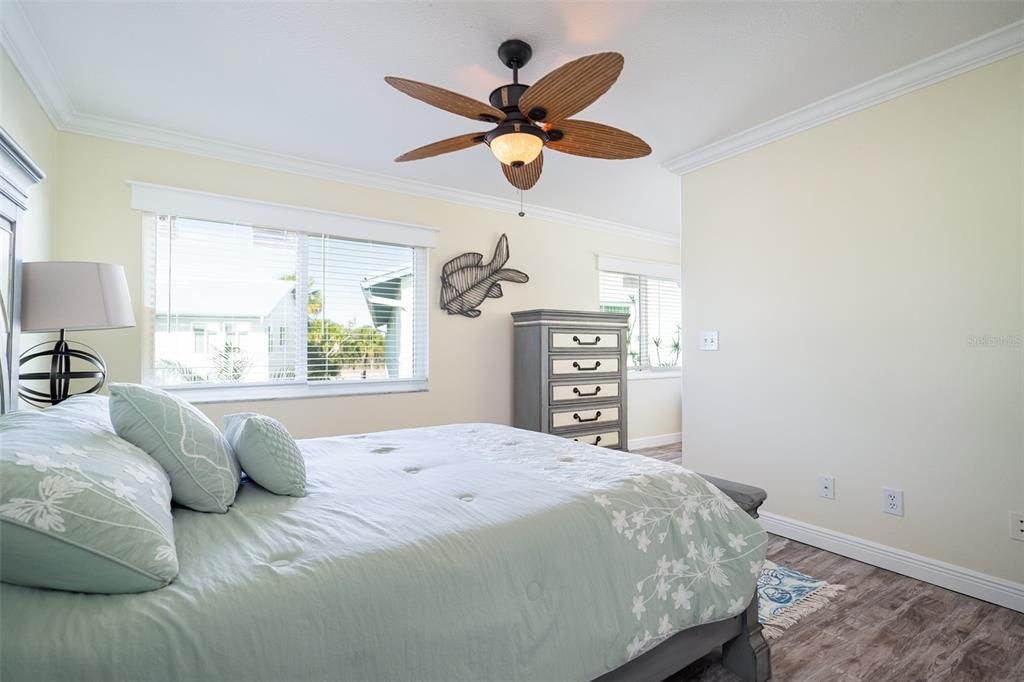 For Sale: $399,900 (2 beds, 2 baths, 1336 Square Feet)