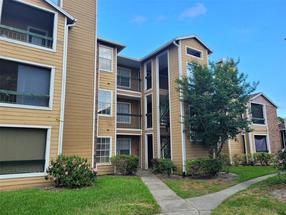 Active With Contract: $138,500 (2 beds, 2 baths, 1000 Square Feet)