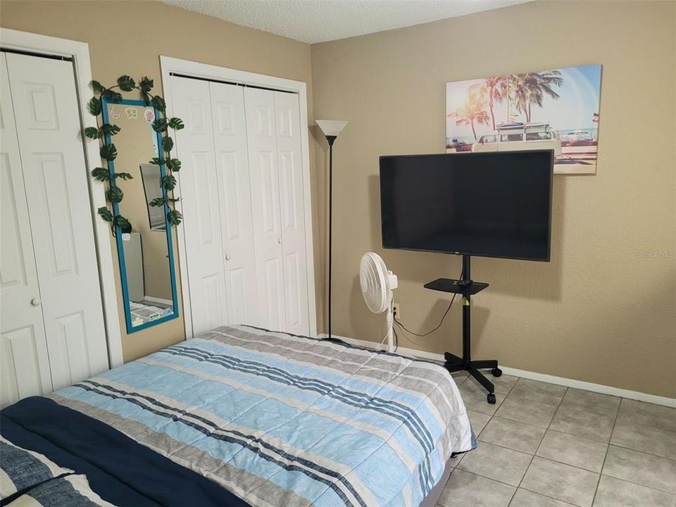Active With Contract: $138,500 (2 beds, 2 baths, 1000 Square Feet)