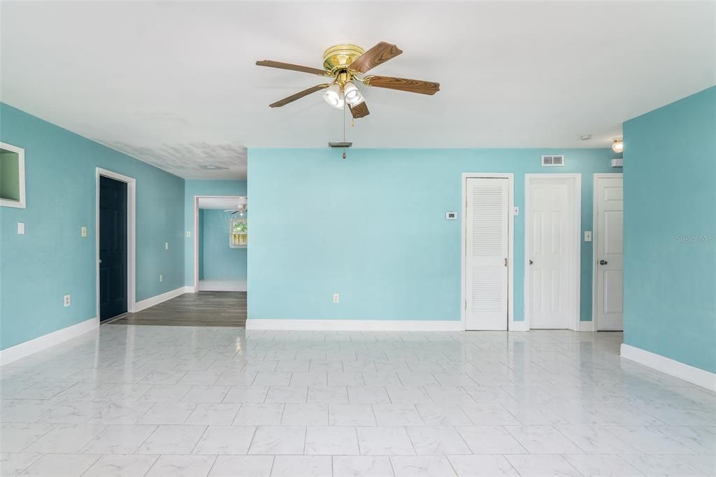 Recently Sold: $215,000 (2 beds, 1 baths, 1068 Square Feet)