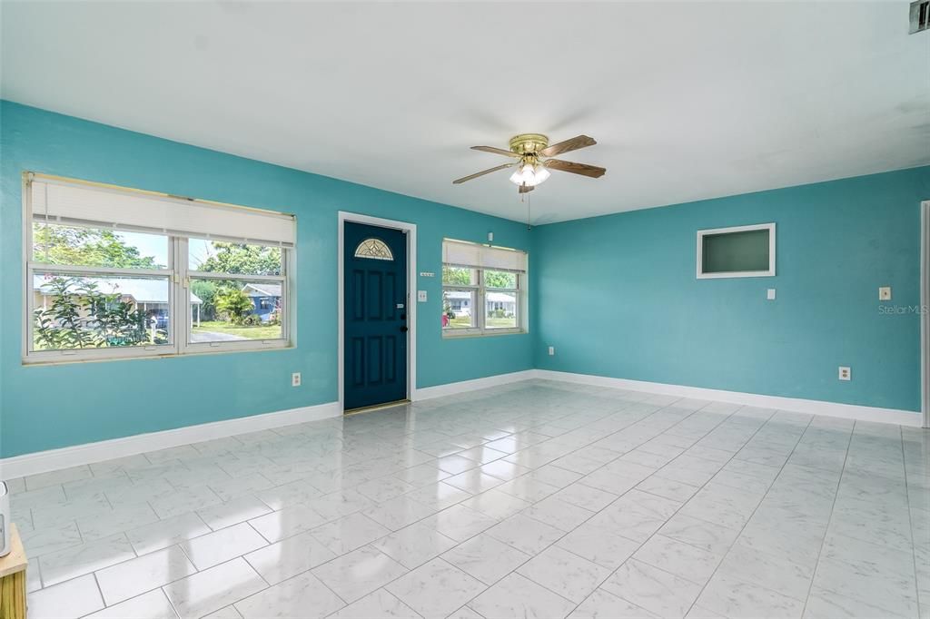 Recently Sold: $215,000 (2 beds, 1 baths, 1068 Square Feet)