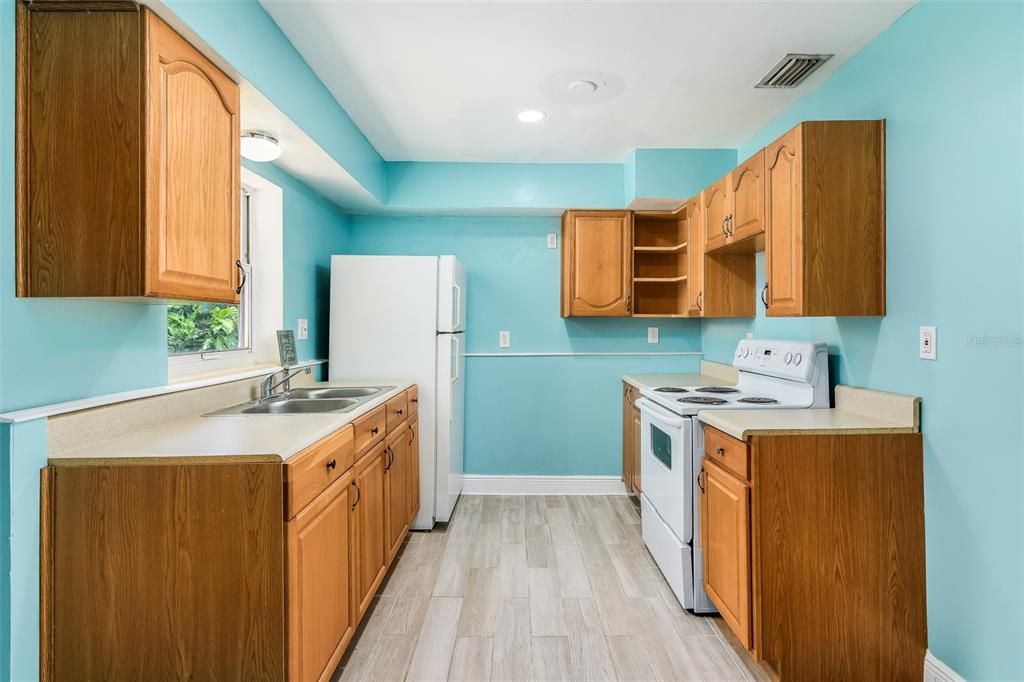 Recently Sold: $215,000 (2 beds, 1 baths, 1068 Square Feet)