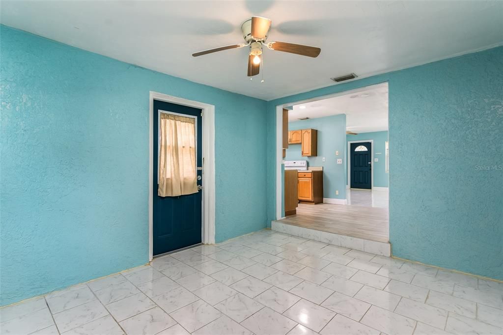 Recently Sold: $215,000 (2 beds, 1 baths, 1068 Square Feet)