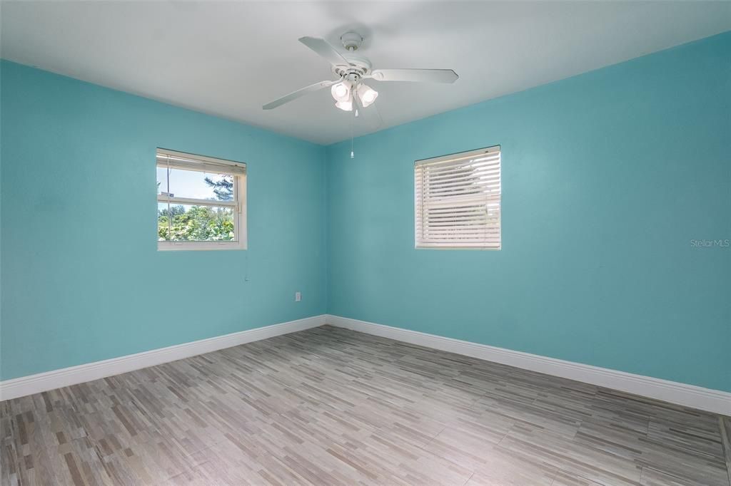 Recently Sold: $215,000 (2 beds, 1 baths, 1068 Square Feet)