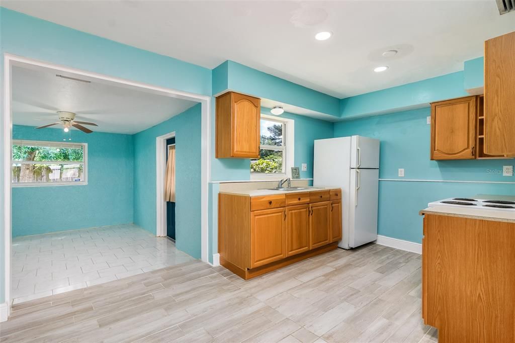 Recently Sold: $215,000 (2 beds, 1 baths, 1068 Square Feet)