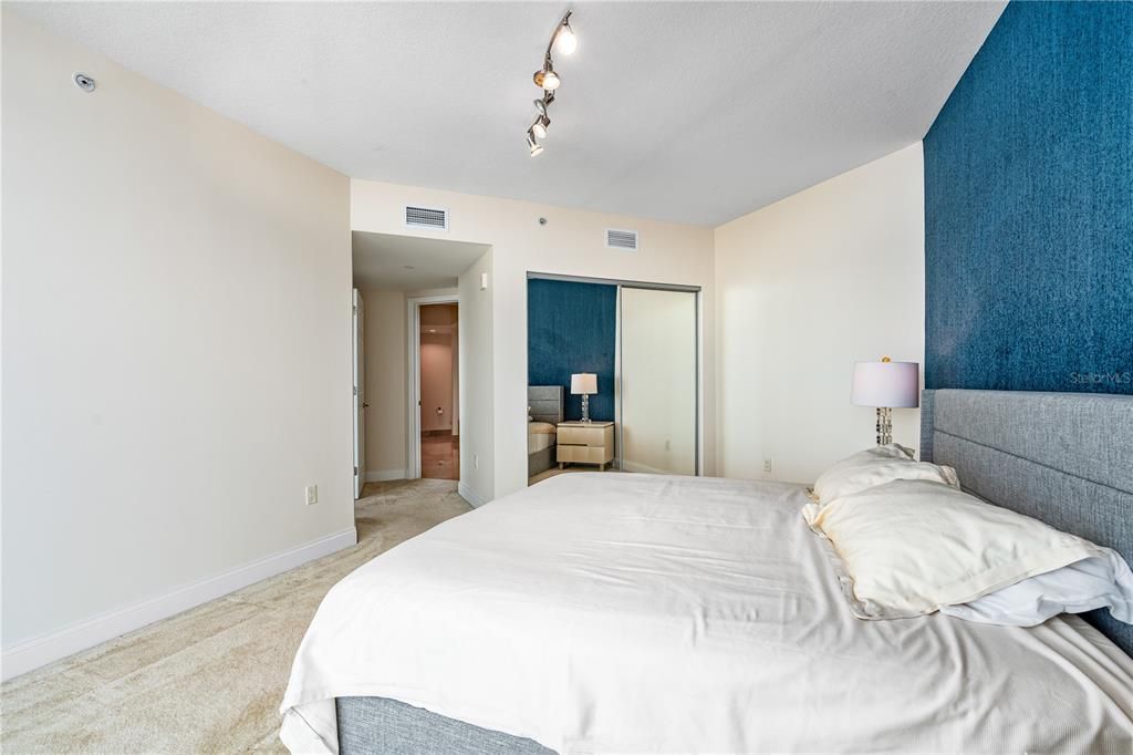 For Sale: $399,000 (2 beds, 2 baths, 1681 Square Feet)