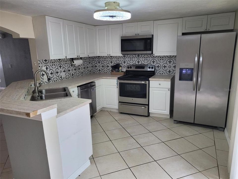 For Sale: $300,000 (3 beds, 2 baths, 1458 Square Feet)