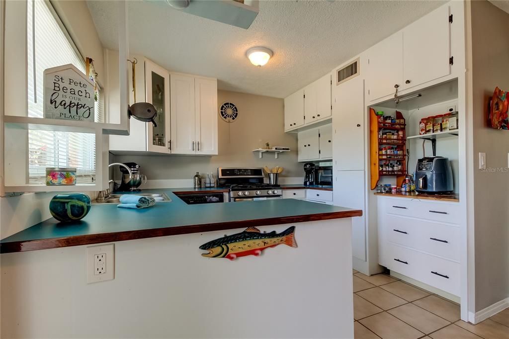 For Sale: $638,900 (2 beds, 2 baths, 1377 Square Feet)