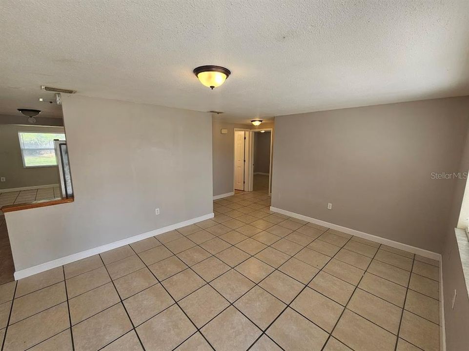For Sale: $189,900 (2 beds, 1 baths, 928 Square Feet)