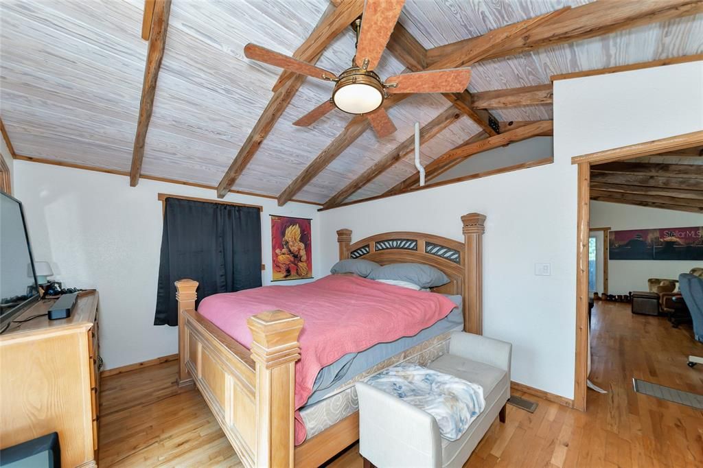Barn apartment upstairs bedroom