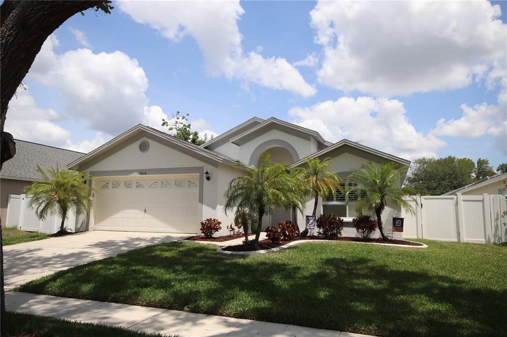 Active With Contract: $459,900 (3 beds, 2 baths, 1733 Square Feet)