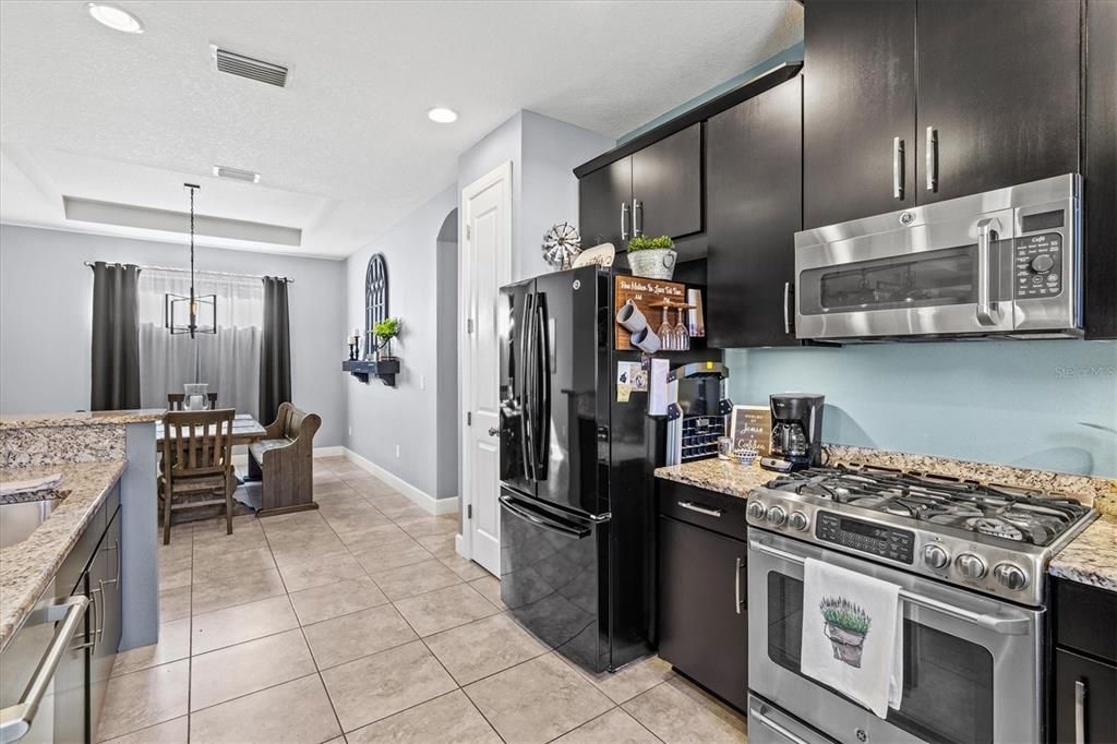 Active With Contract: $474,900 (2 beds, 2 baths, 1685 Square Feet)