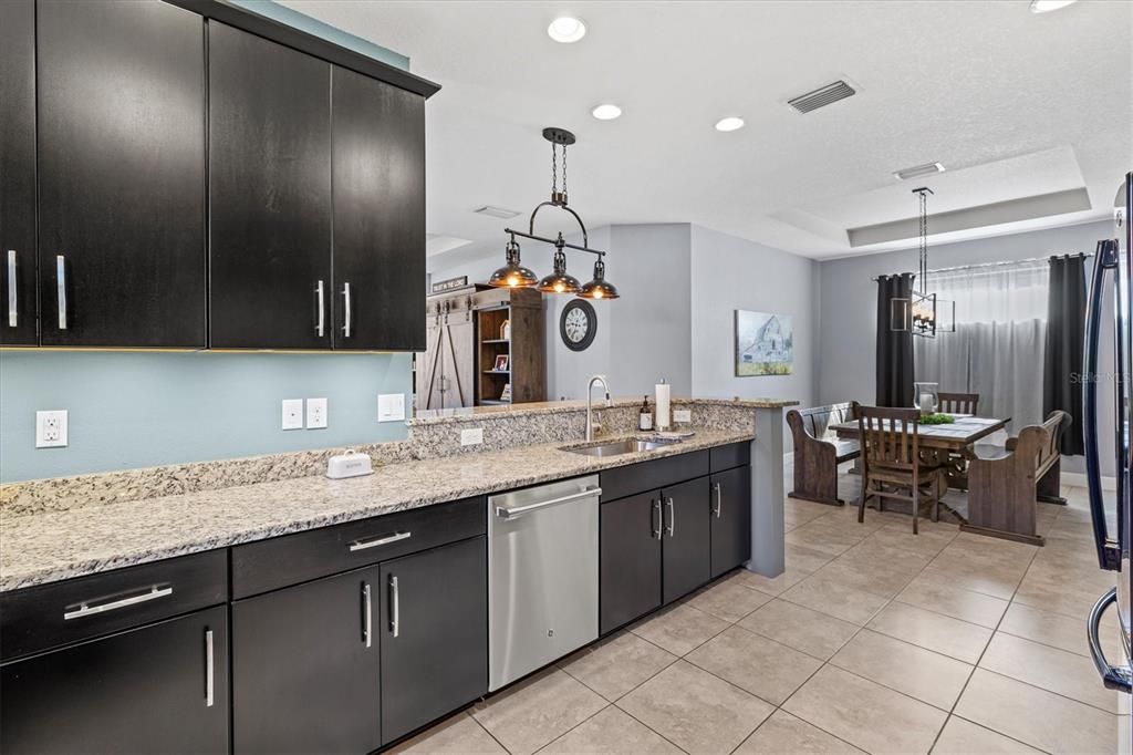 Active With Contract: $474,900 (2 beds, 2 baths, 1685 Square Feet)