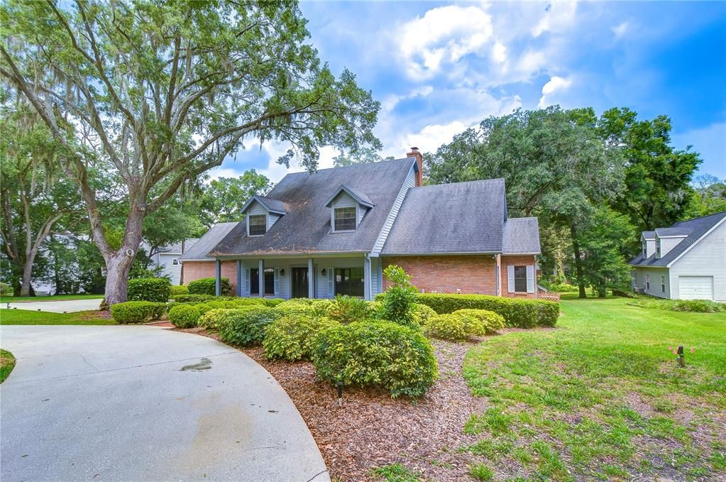 Beautiful curb appeal!