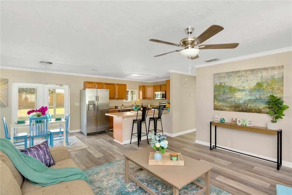 Active With Contract: $319,900 (3 beds, 2 baths, 1428 Square Feet)