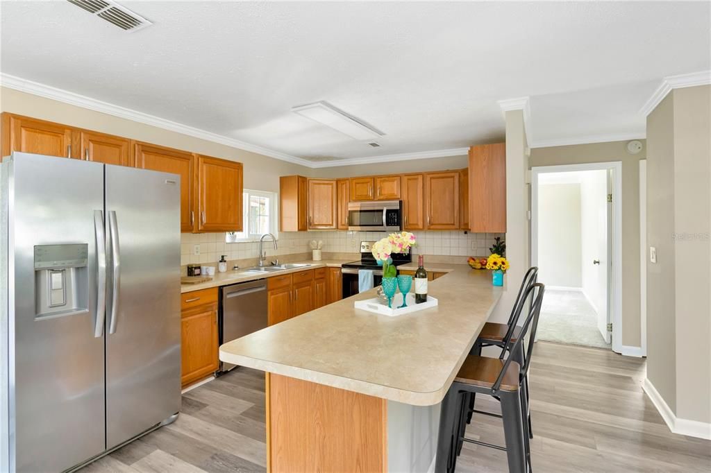Active With Contract: $319,900 (3 beds, 2 baths, 1428 Square Feet)