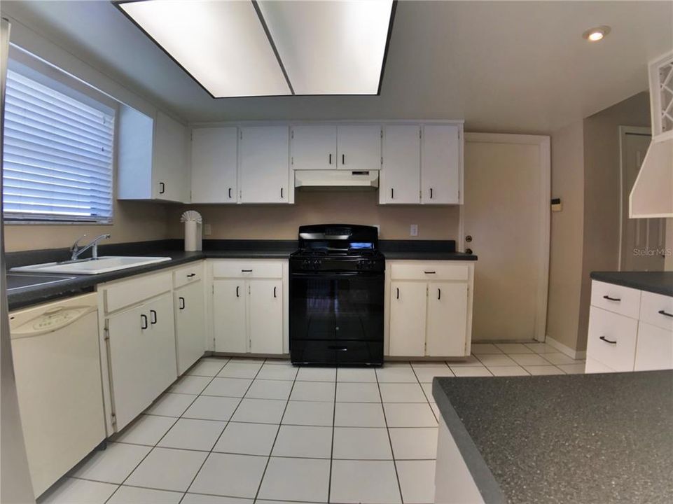 Active With Contract: $2,399 (3 beds, 2 baths, 1536 Square Feet)