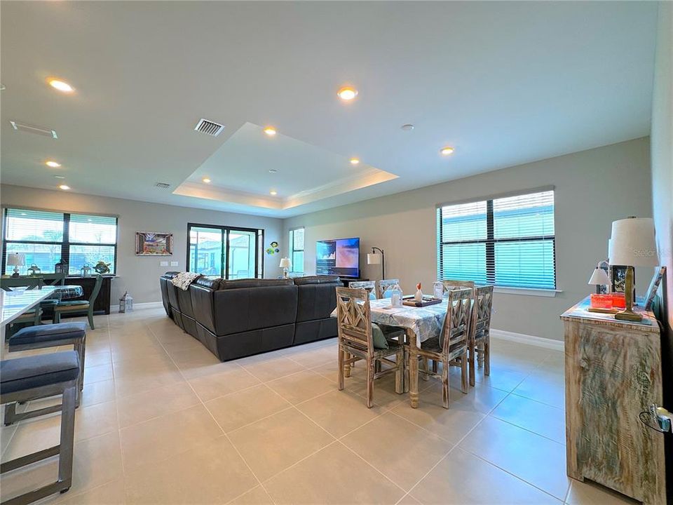 For Sale: $479,900 (3 beds, 2 baths, 2215 Square Feet)