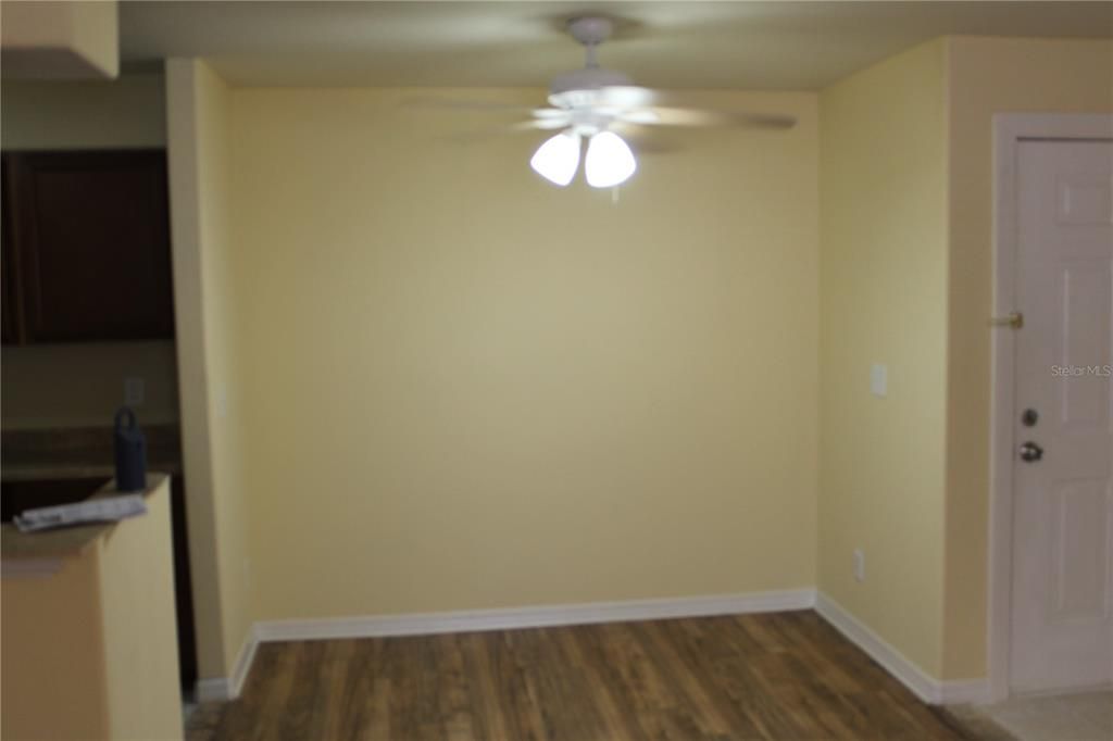 For Sale: $179,900 (2 beds, 2 baths, 918 Square Feet)