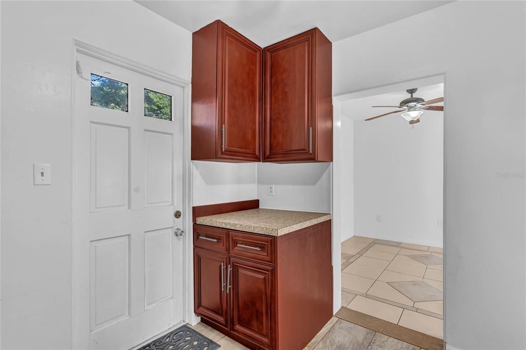 For Sale: $257,000 (2 beds, 1 baths, 967 Square Feet)