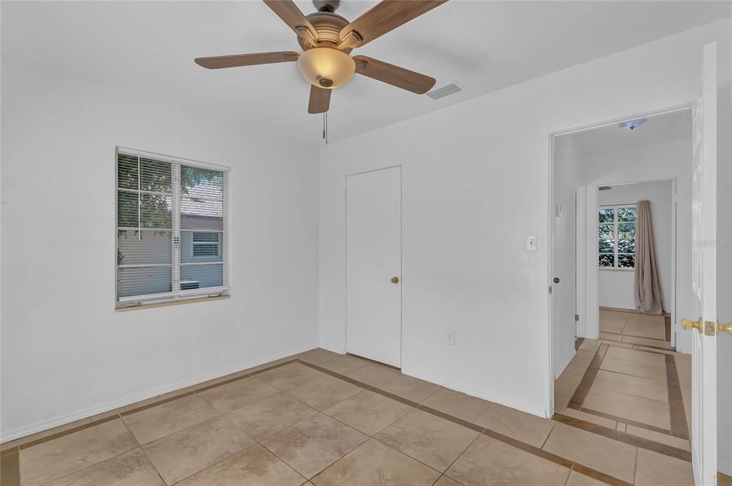 For Sale: $248,000 (2 beds, 1 baths, 967 Square Feet)