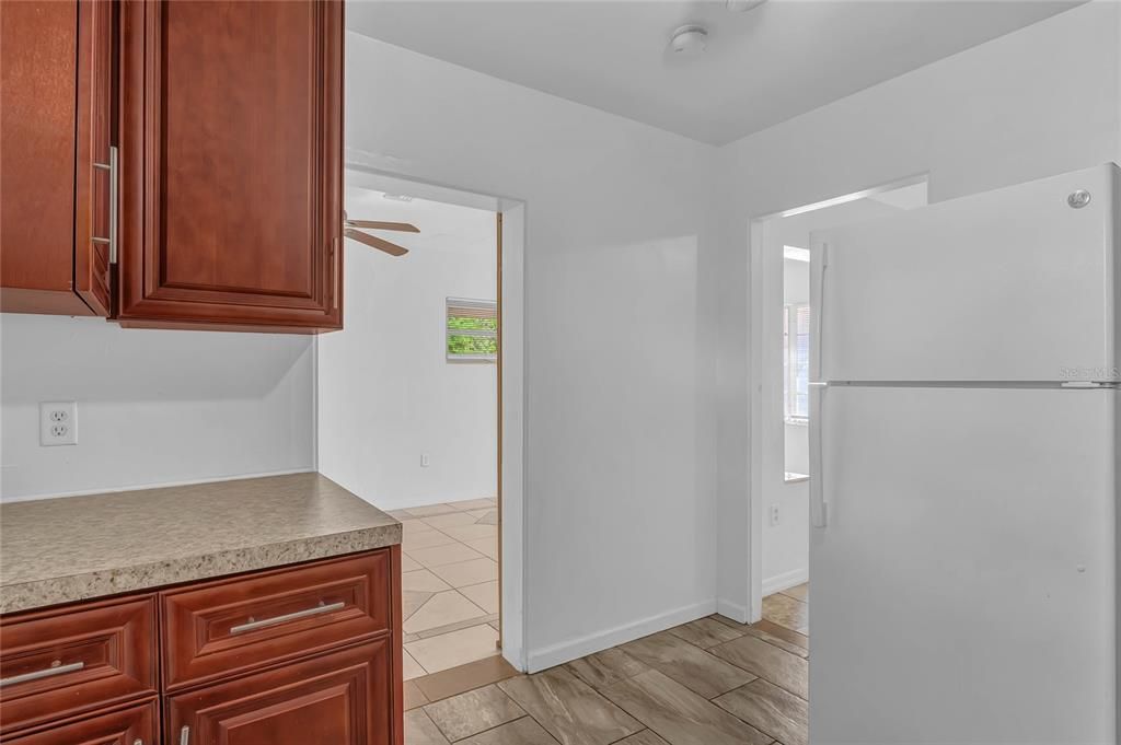 For Sale: $248,000 (2 beds, 1 baths, 967 Square Feet)