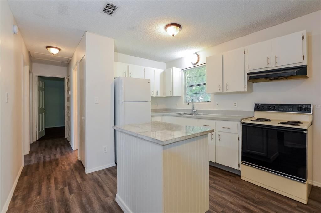 Recently Rented: $1,440 (3 beds, 1 baths, 960 Square Feet)