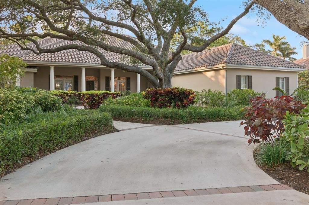 Active With Contract: $1,950,000 (4 beds, 3 baths, 4344 Square Feet)