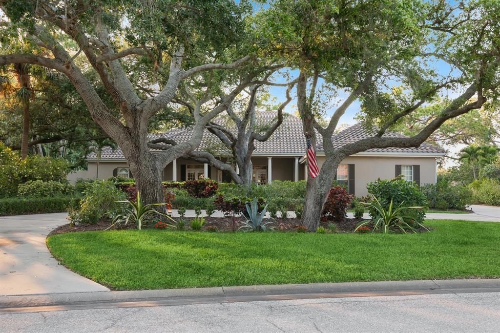 Active With Contract: $1,950,000 (4 beds, 3 baths, 4344 Square Feet)