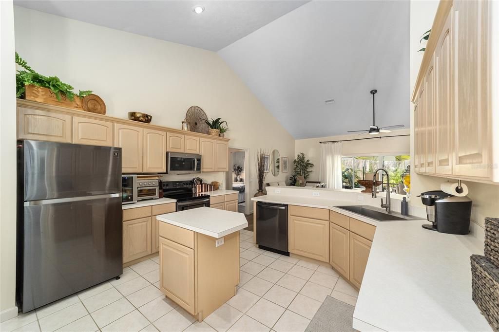 For Sale: $375,000 (3 beds, 2 baths, 1885 Square Feet)