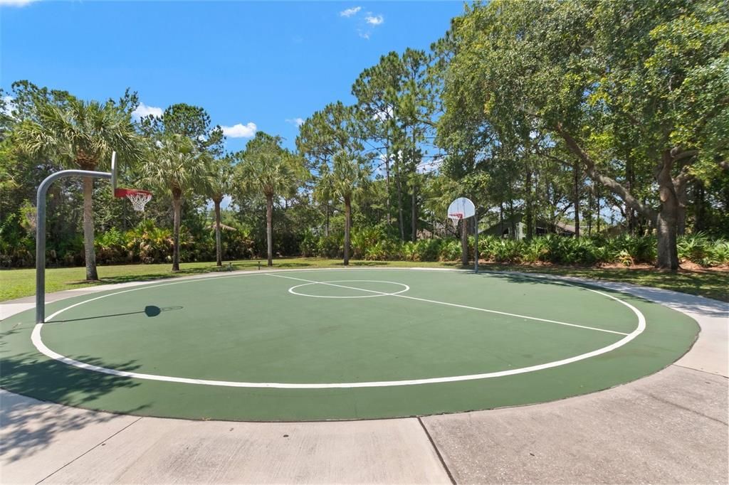 Westwood Lakes park - basketball courts