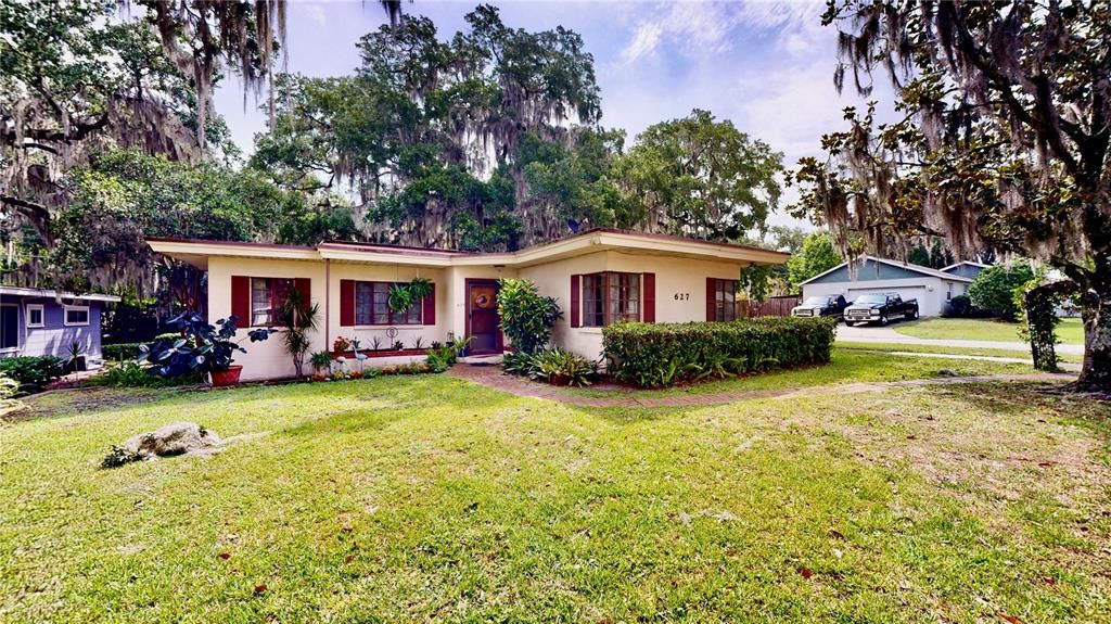 For Sale: $525,000 (3 beds, 2 baths, 1605 Square Feet)