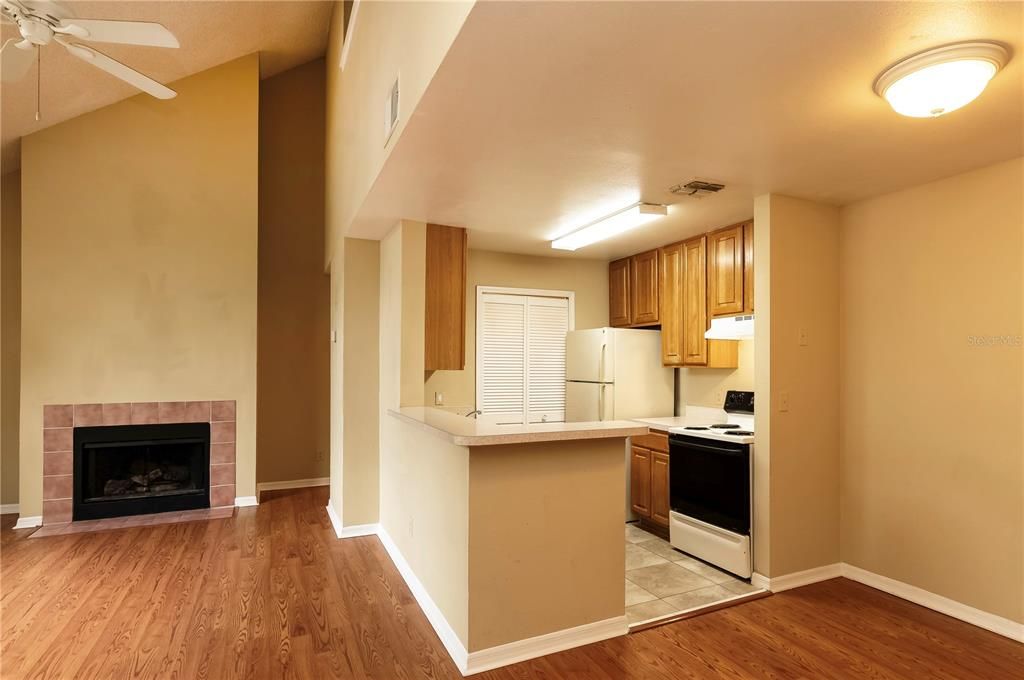 For Sale: $169,000 (1 beds, 1 baths, 1228 Square Feet)