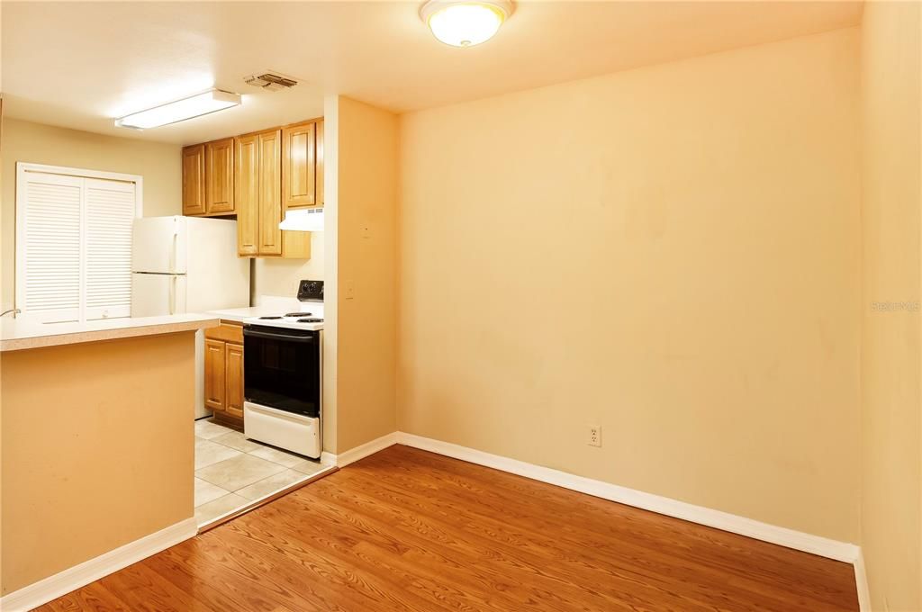 For Sale: $169,000 (1 beds, 1 baths, 1228 Square Feet)