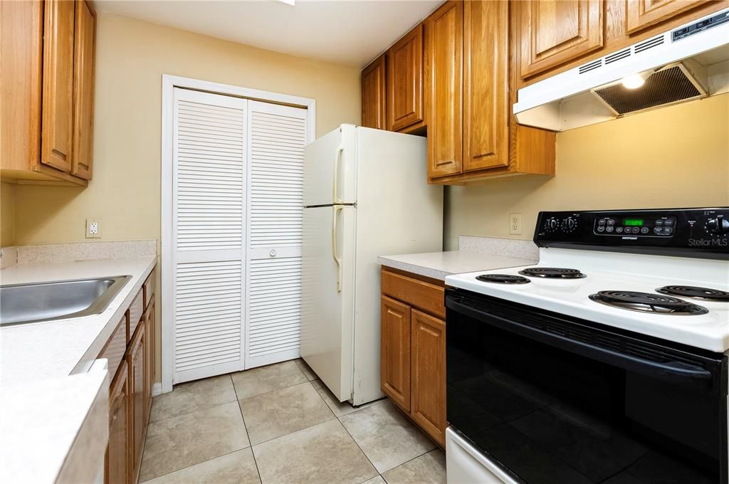 For Sale: $169,000 (1 beds, 1 baths, 1228 Square Feet)