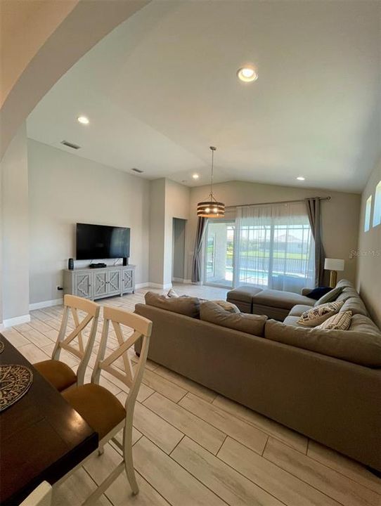 Active With Contract: $6,000 (3 beds, 3 baths, 2182 Square Feet)