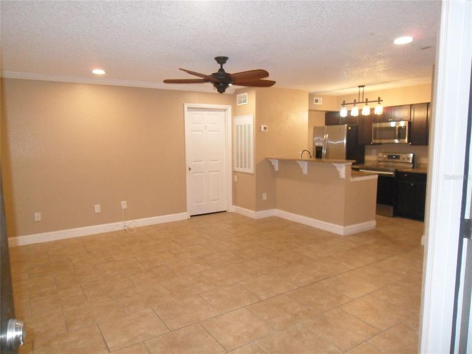 For Rent: $1,700 (2 beds, 2 baths, 874 Square Feet)