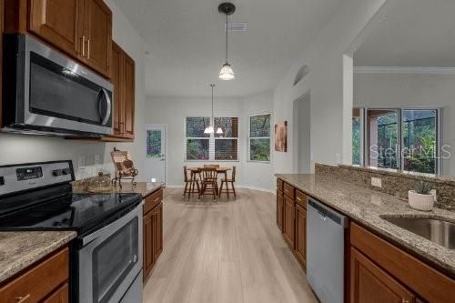 Kitchen - Solid wood cabinets and granite counters