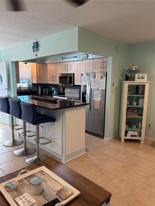 For Rent: $2,600 (2 beds, 2 baths, 910 Square Feet)