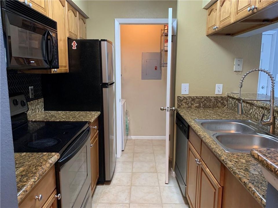 For Rent: $1,425 (1 beds, 1 baths, 662 Square Feet)