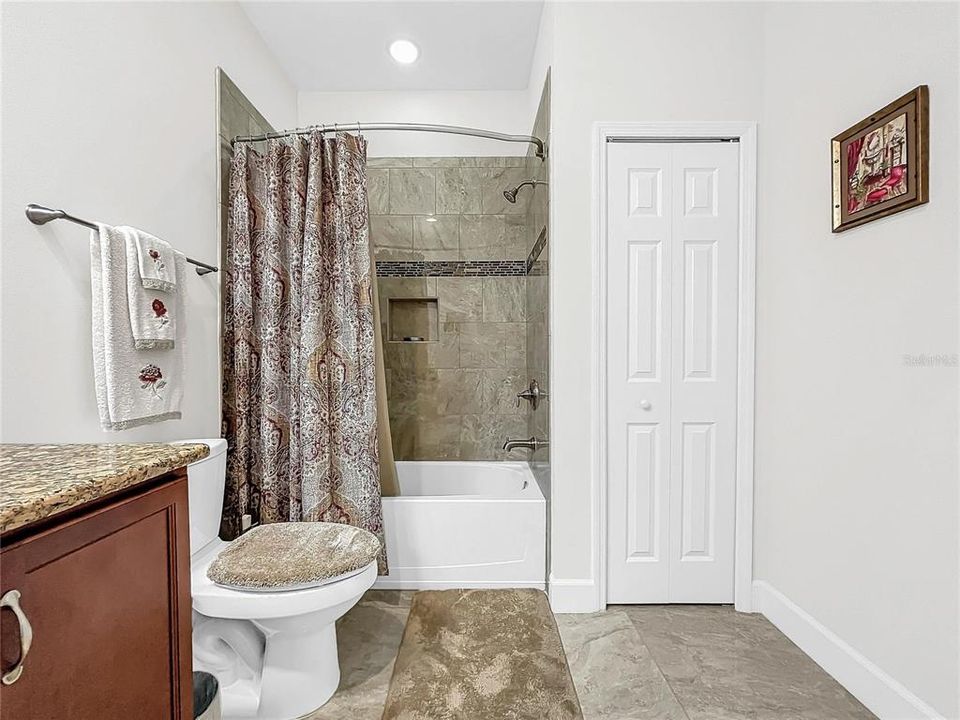 待售: $415,000 (2 贝兹, 2 浴室, 1780 平方英尺)