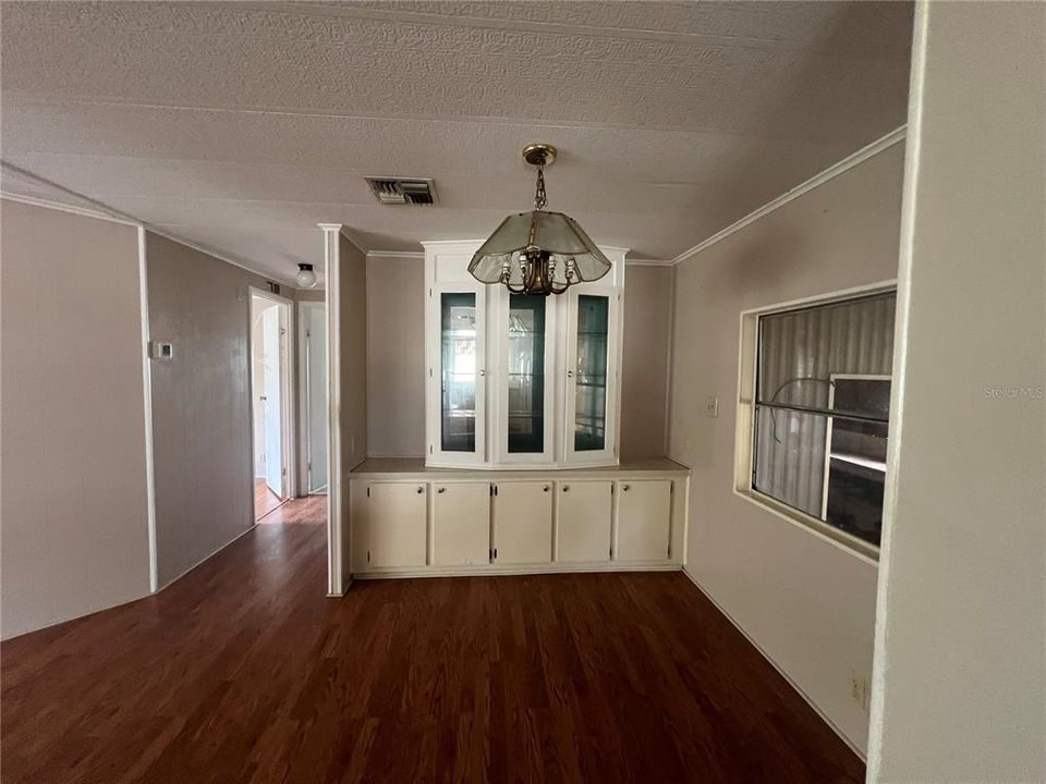 For Sale: $170,000 (2 beds, 2 baths, 1300 Square Feet)