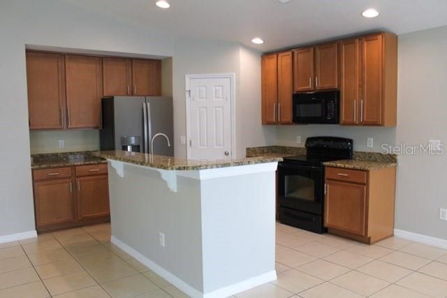 Active With Contract: $459,900 (3 beds, 2 baths, 1552 Square Feet)
