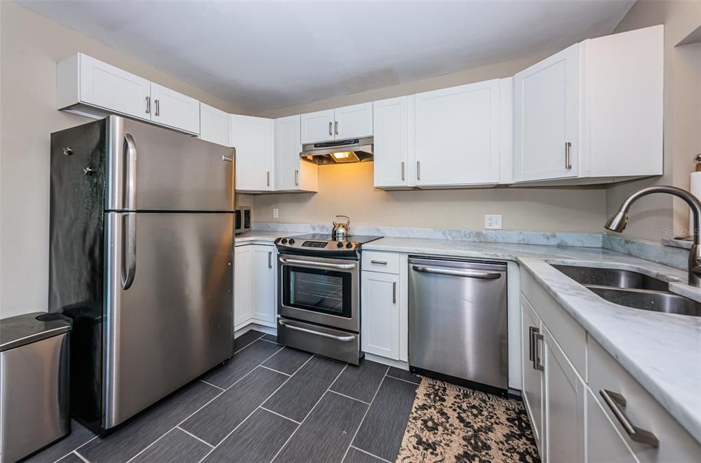 Active With Contract: $430,000 (2 beds, 1 baths, 1026 Square Feet)