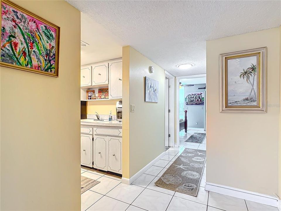 For Sale: $254,000 (1 beds, 1 baths, 600 Square Feet)