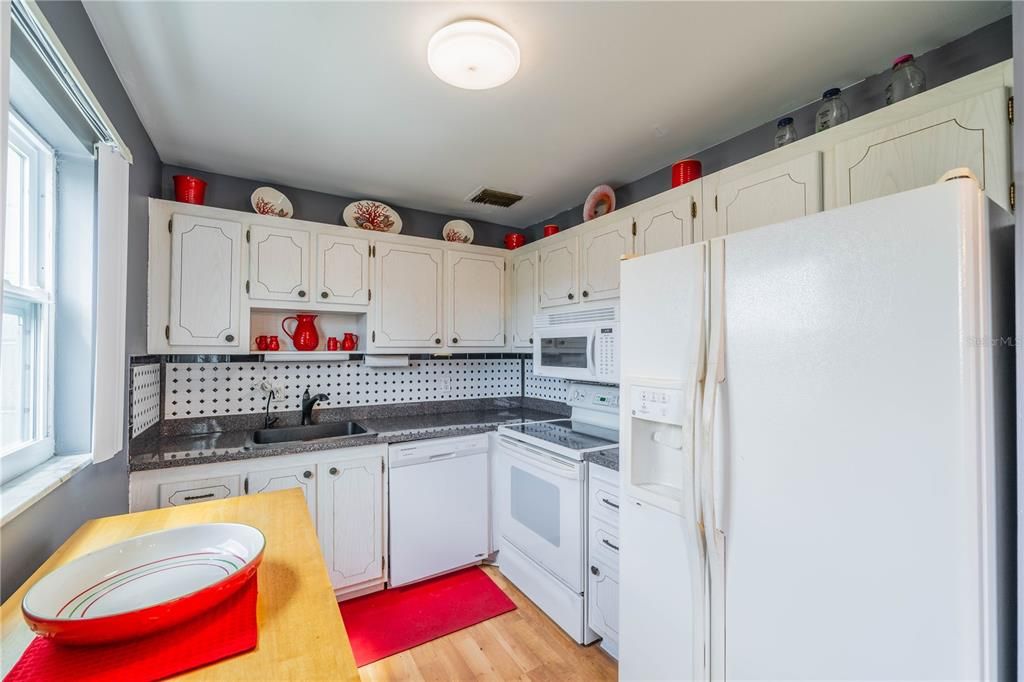 For Sale: $155,000 (2 beds, 2 baths, 960 Square Feet)