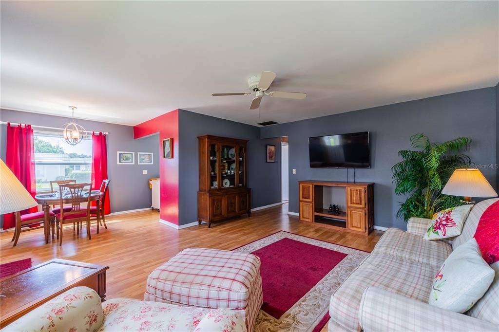 For Sale: $155,000 (2 beds, 2 baths, 960 Square Feet)