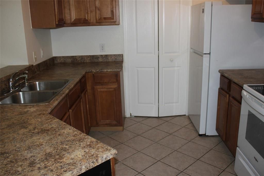For Sale: $239,000 (2 beds, 2 baths, 1138 Square Feet)