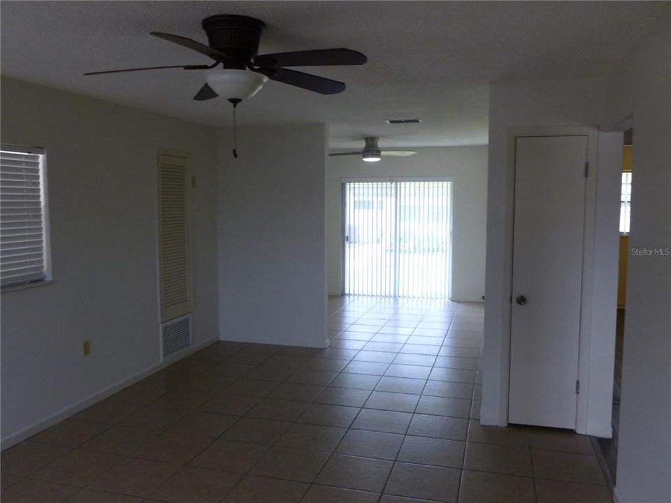 Active With Contract: $170,000 (2 beds, 1 baths, 950 Square Feet)