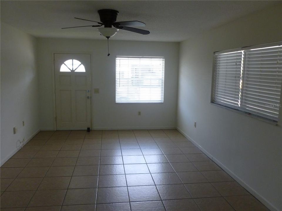 Active With Contract: $170,000 (2 beds, 1 baths, 950 Square Feet)